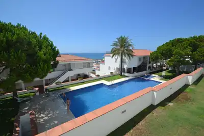 Image de La Bufera - 6 couchages, trois chambres à coucher, 2 salles de bain, balcon, piscine commune.