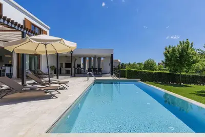 Maison de vacances privée avec Wifi, climatisation, piscine privée, Tv, terrasse, parking