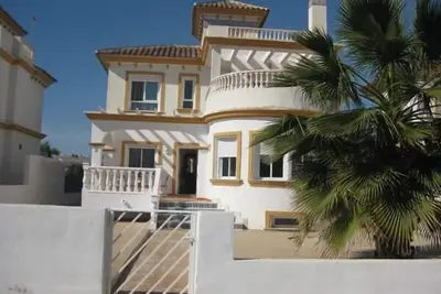 Image de Chalet dans la première ligne de la plage avec une vue magnifique sur l'océan