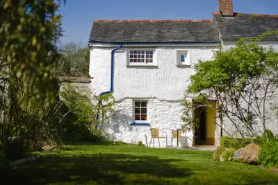 Image de Beau chalet historique dans un jardin clos de 3/4 d'acre