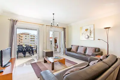 Image de Grand Penthouse de luxe de 3 chambres avec piscine intérieure sur le toit-terrasse totalement privée