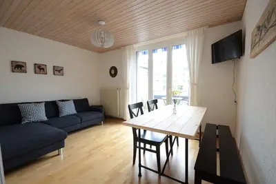 Image de Élégant appartement au rez-de-chaussée situé à 3 minutes à pied de la gare d'Interlaken Ouest.