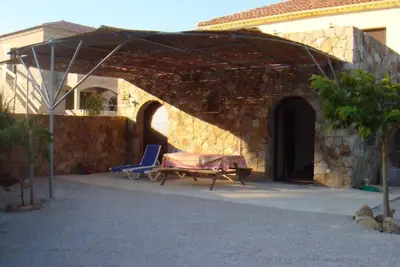 Image de Appartement tout confort avec Wifi- clim et jardin fermé privé dans résidence.