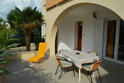 Image de Appartement de deux chambres avec la terrasse Punat, Krk (A-16307-a)