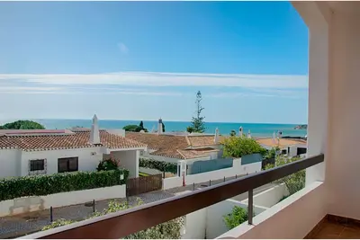 Image de Appartement de 3 chambres à Olhos de Agua, vue mer, à 5 minutes à pied de Maria Luísa