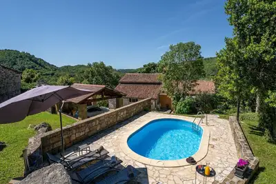 Image de Magnifique maison de vacances avec Wifi, climatisation, bain à remous, piscine privée, Tv, parking