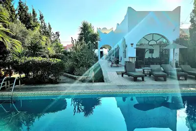 Image de Magnifique villa tout confort avec piscine et cheffe cuisinière