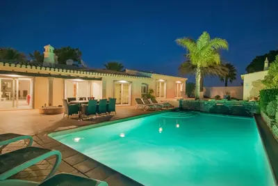 Image de Villa avec Piscine Privée, Piscine pour Enfants Séparée, Salle de Jeux