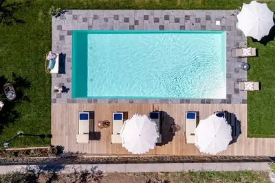 Image de Corte della Luna, élégante villa avec piscine entourée d'une oliveraie suggestive