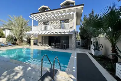 Image de Villa élégante et moderne, transfert aéroport à l'arrivée et pack de bienvenue de luxe