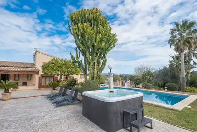 Image de Maison de vacances privée avec piscine privée, climatisation, Wifi, bain à remous, Tv, patio