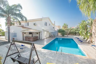 Image de Villa Rania, moderne 4bdr Ayia Thekla Villa avec piscine, près de la plage