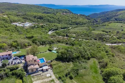 Image de Maison de vacances privée avec Wifi, bain à remous, piscine privée, climatisation, Tv, terrasse
