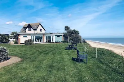 Image de Notre chalet contemporain Hickling magnifique emplacement avec vue sur la mer et la plage de sable