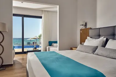 Image de Suite de Luxe sur la Plage avec Piscine Privée