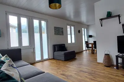 Image de Nouvel appartement élégant situé à 3 minutes à pied de la gare d'Interlaken West.