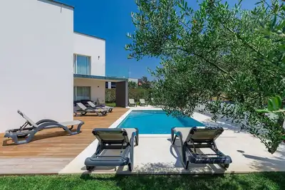 Image de Merveilleuse maison de vacances privée avec piscine privée, climatisation, Wifi, Tv et terrasse