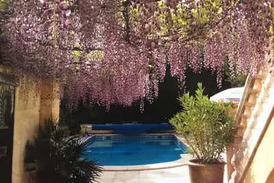 Image de Vigneron Idyllically Secludedin Au Coeur De La Belle Marseillan Ville