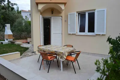 Image de Appartement de deux chambres avec la terrasse Punat, Krk (A-16307-b)