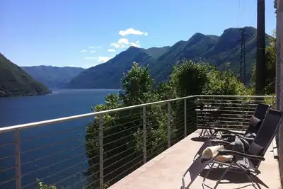 Image de Appartement avec terrasse et vue sur le lac de Côme