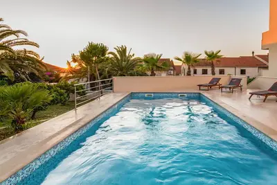 Image de Joli appartement pour 5 personnes avec climatisation, Wifi, piscine, Tv, terrasse et parking