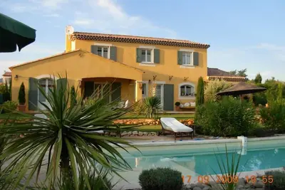 Image de Très grand mas de 200m2 avec piscine privée 6 personnes à 20 mm d'Aix/provence