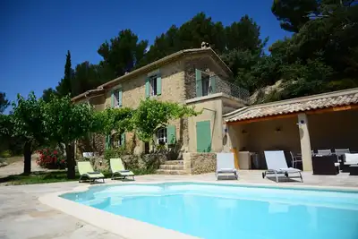 Image de Rustique et authentique Ferme Provençale \"Roumanille\" Avec Piscine & Campagne Vues