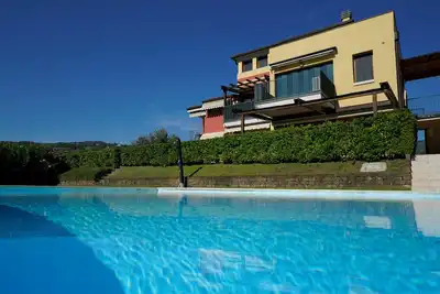Image de GardaLake BlueParadise - jardin, vue sur le lac et piscine