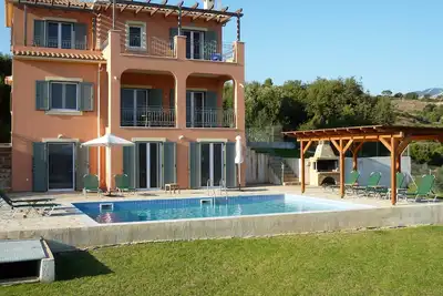 Image de Beautiful five bedroomed villa with sea views in Kaligata