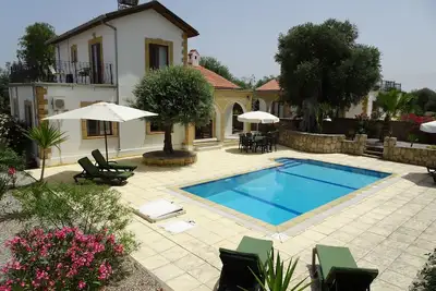 Image de Villa avec piscine privée et climatisation