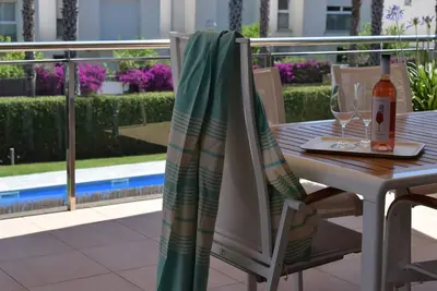 Image de 3 Chambre appartement climatisé avec grande terrasse et piscine communautaire