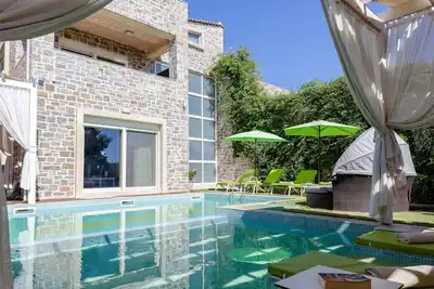 Villa en pierre, à seulement 2 km des espaces de vie et de la plage