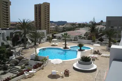 Image de Promotions d'été pour apt situé au centre, avec piscine et vue sur la mer