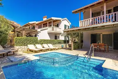 Image de Joli appartement pour 4 personnes avec Wifi, climatisation, piscine, Tv et terrasse