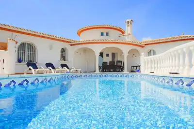 Image de Maison de vacances privée avec Wifi, piscine privée, climatisation, Tv, terrasse, vue panoramique