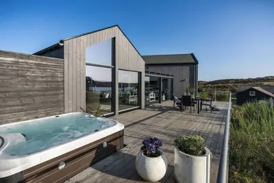 Image de Cabinet CONÇU Par Un Architecteur En V / Grande Mer Avec Jacuzzi EXTÉRIEUR