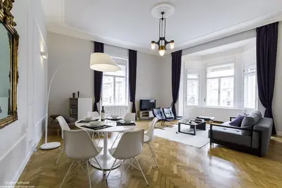Image de Elisabeth Deco Suite, WiFi, Ac sur 78 m² 1 Br, 2 Ba au centre-ville