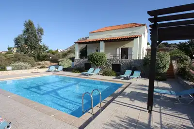 Image de Jolie Grande Villa avec piscine privée et Cottage 'Shepherd's'. Des vues incroyables.