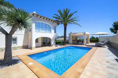 Belle maison de vacances privée avec piscine privée, Wifi, climatisation, Tv, patio et parking