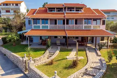 Image de Confortable appartement pour 4 personnes avec climatisation, piscine, Wifi, Tv et patio