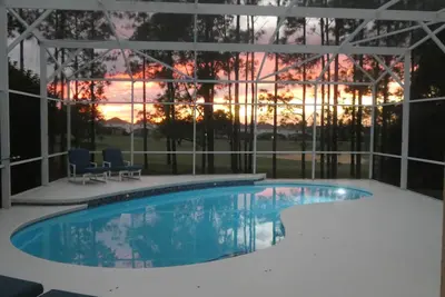 Image de Magnifique villa au coucher du soleil avec vue sur le golf. 15 minutes de Disney.