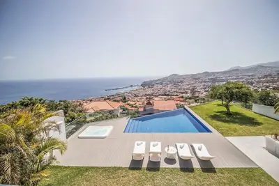 Image de Villa Bela - Splendid villa with jacuzzi, heated pool, Ac - by Allure Villas
