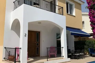 Image de Maison Individuelle Avec Piscine privée, Vue Mer et Mountain View