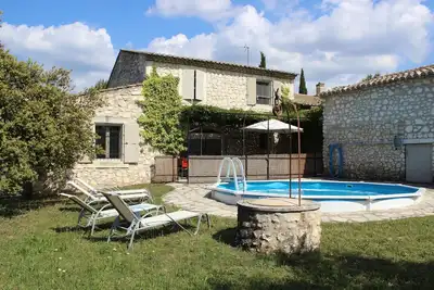 Image de Gîte de vacances dans bastide en pierre. Au pied des Alpilles. <br>