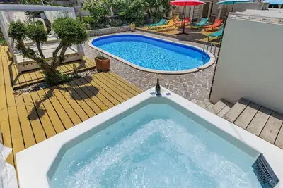 Image de Confortable appartement pour 4 personnes avec Wifi, climatisation, piscine, Tv et terrasse