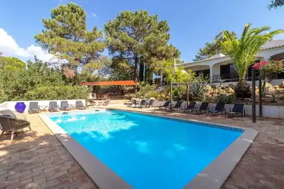 Image de Casa Palmeiras, luxe, quartier tranquille, barbecue et grande piscine