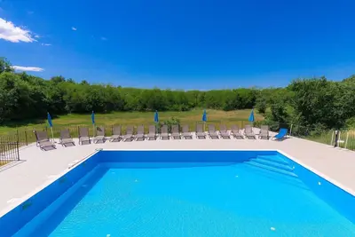 Image de Joli appartement dans une maison de vacances avec Wifi, piscine, climatisation, Tv, terrasse