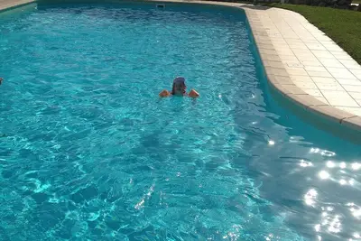 Image de Villa privée avec piscine partagée et une ville / Vue sur Mer