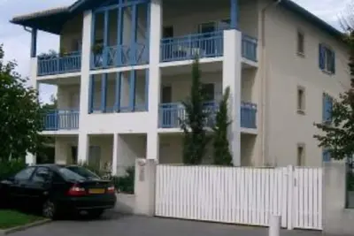 appartement T2 dans petite résidence calme avec parking sécurisé