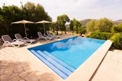Image de Belle maison de campagne avec piscine privée entourée de nature et de tranquillité